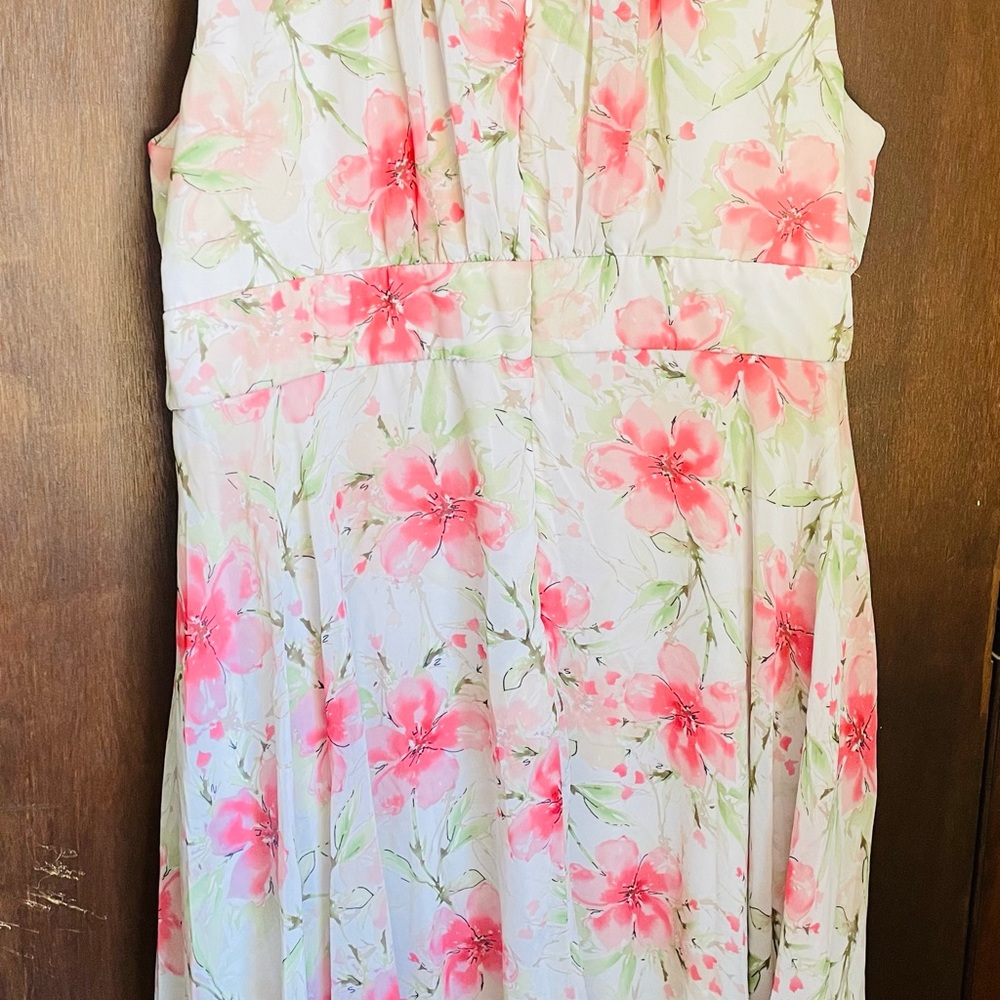 Dress - Picture 2 of 3